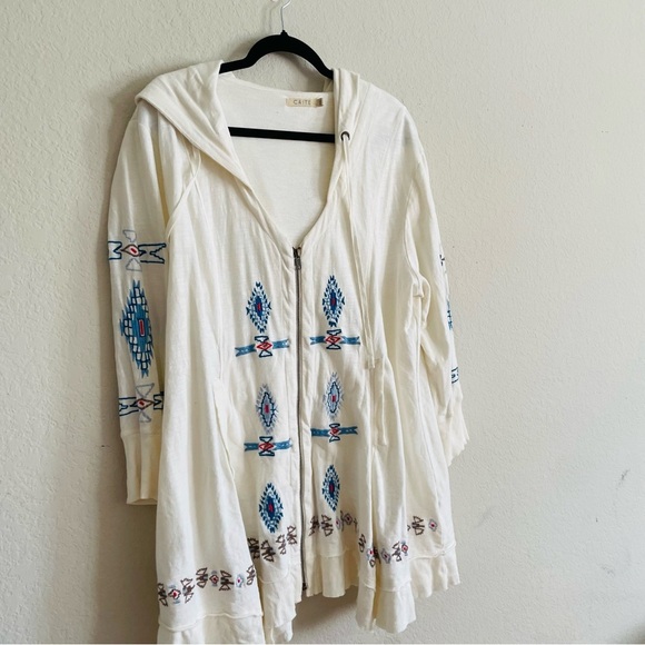 Caite White hooded tunic sweater with Blue aztec Embroidery XXL Asymmetrical - Picture 2 of 11